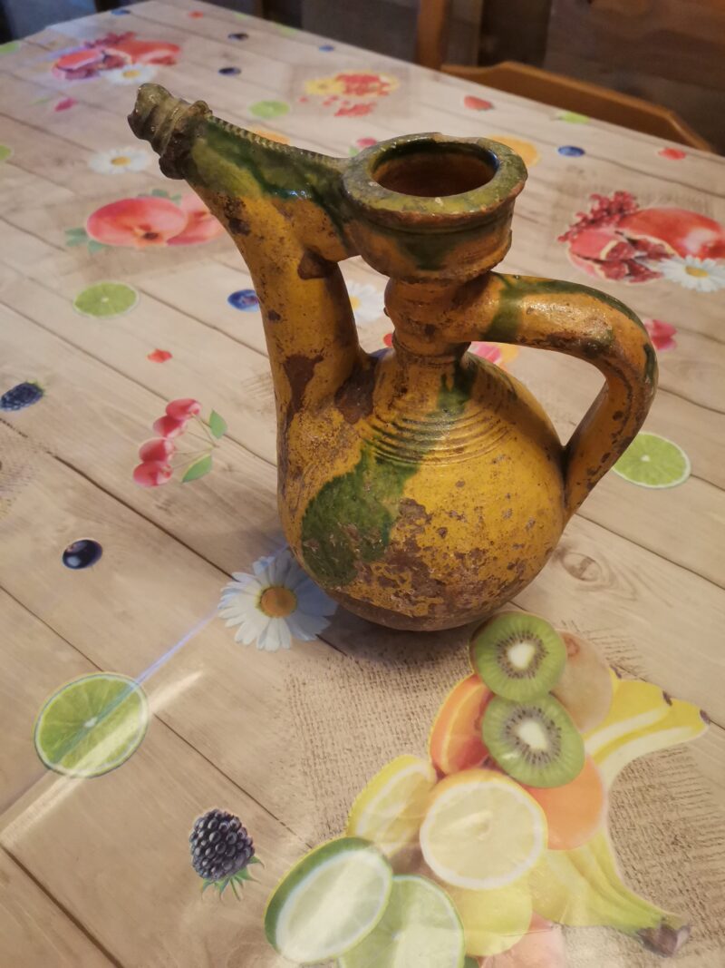 Старинна стомна