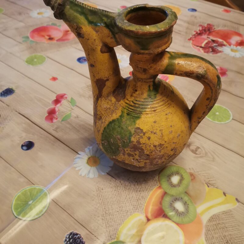 Старинна стомна