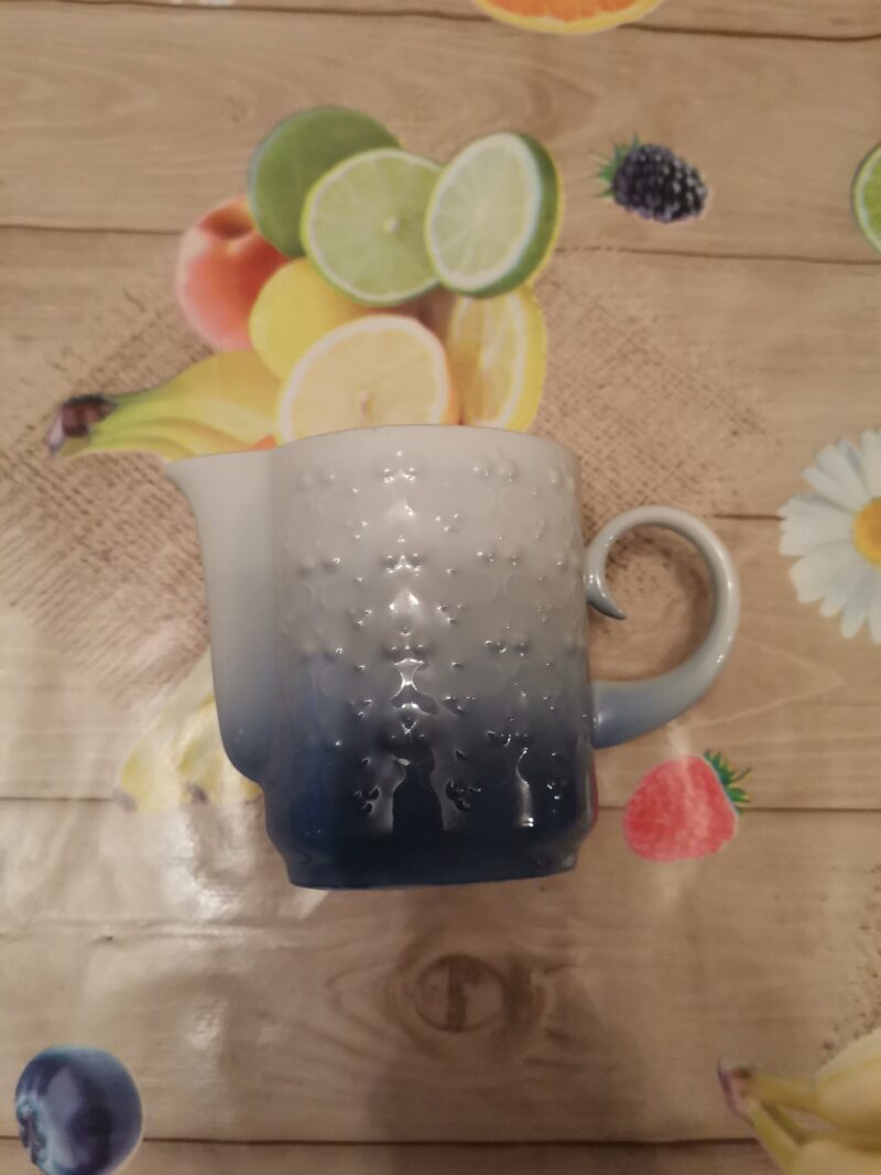 Старинна каничка за мляко
