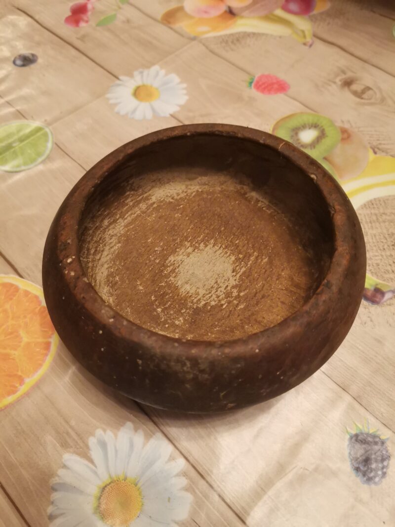 Старинна дървена купа