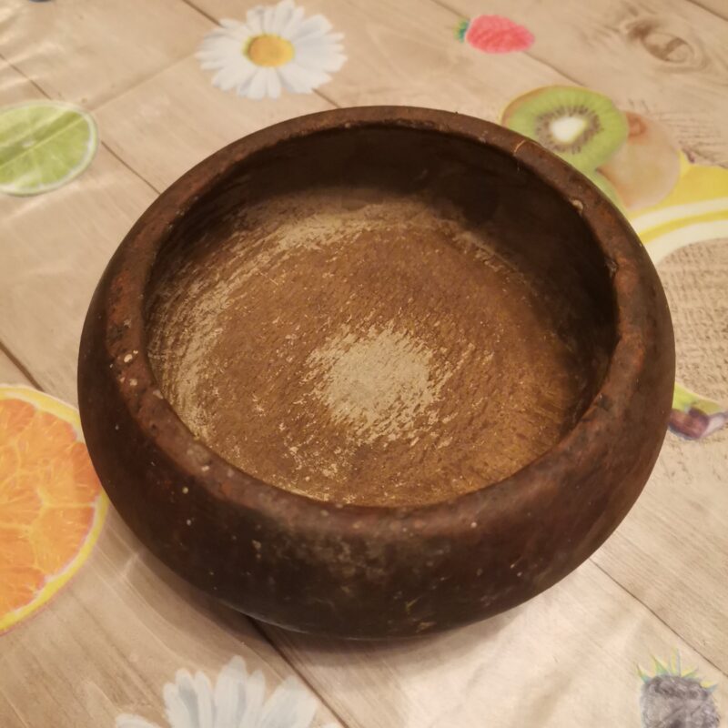 Старинна дървена купа